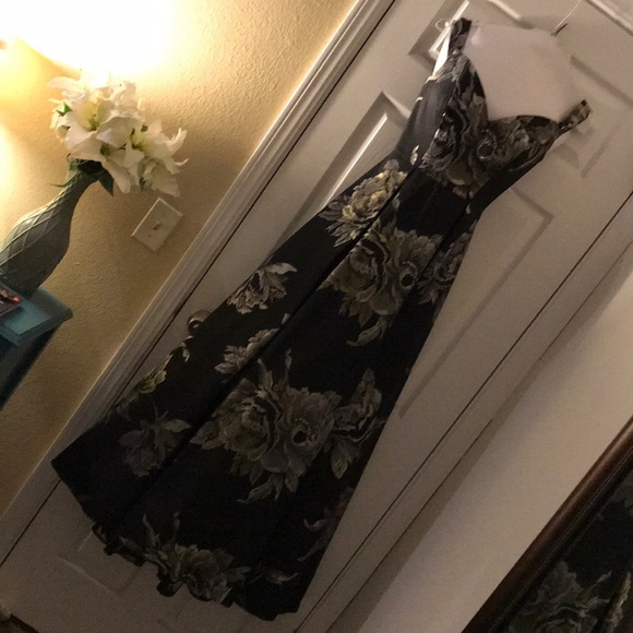 🔥Jovani Evening Gown! Temporary price drop!! - Picture 2 of 7